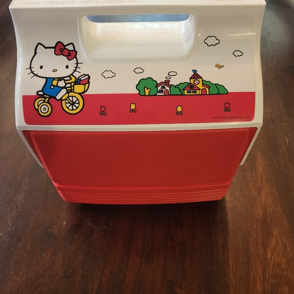 Igloo Kitchen Igloo Hello Kitty Cooler 4 Qt Holds 6 Cans Poshmark
